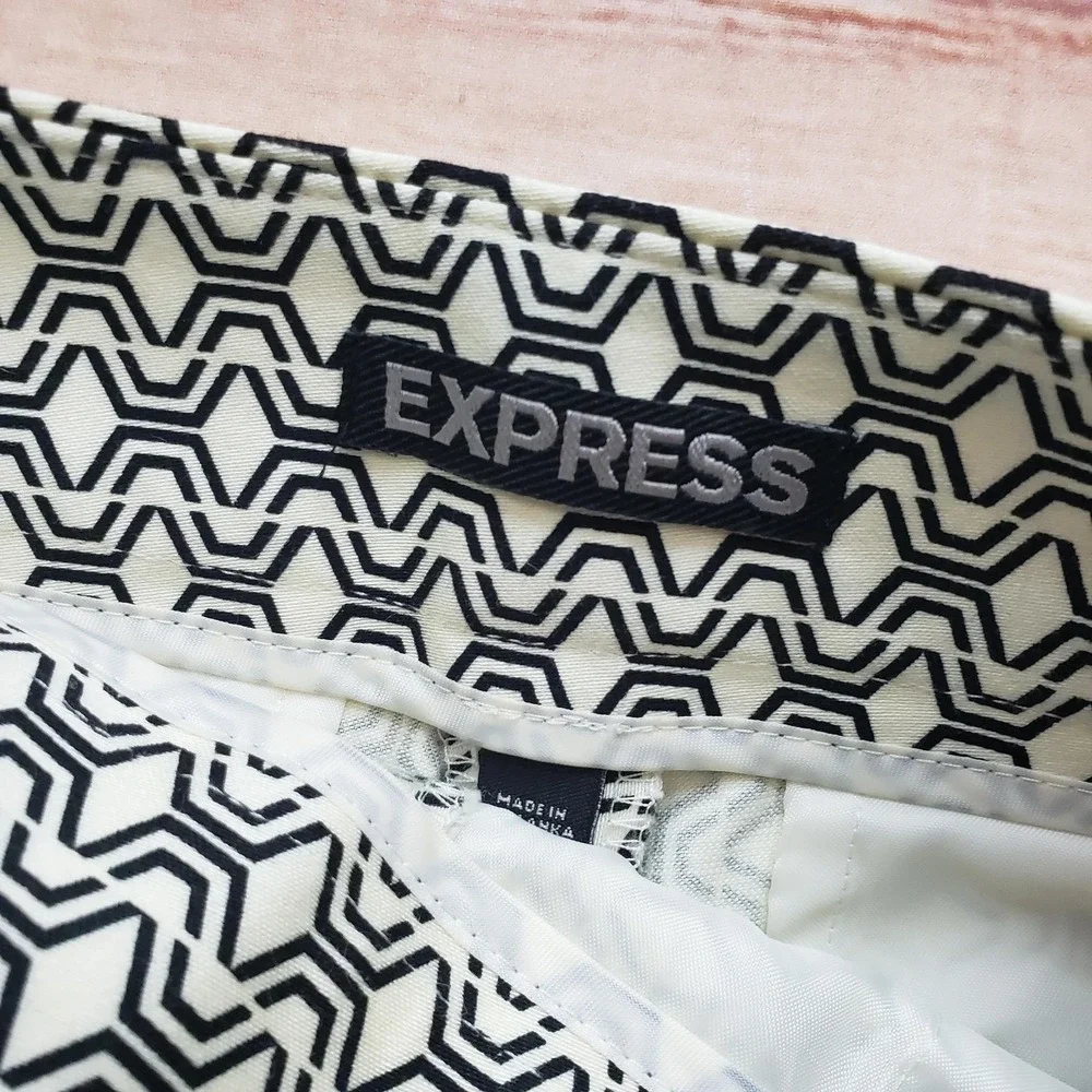 Express Hot Pants Womens 00 White Geometric Twill Lined‎ Slim Casual Zip Ladies